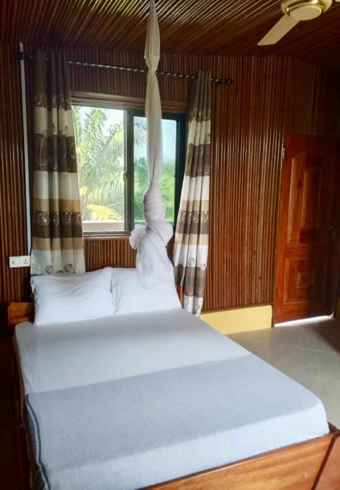 Serenity Haven Lodge Busua Exterior photo