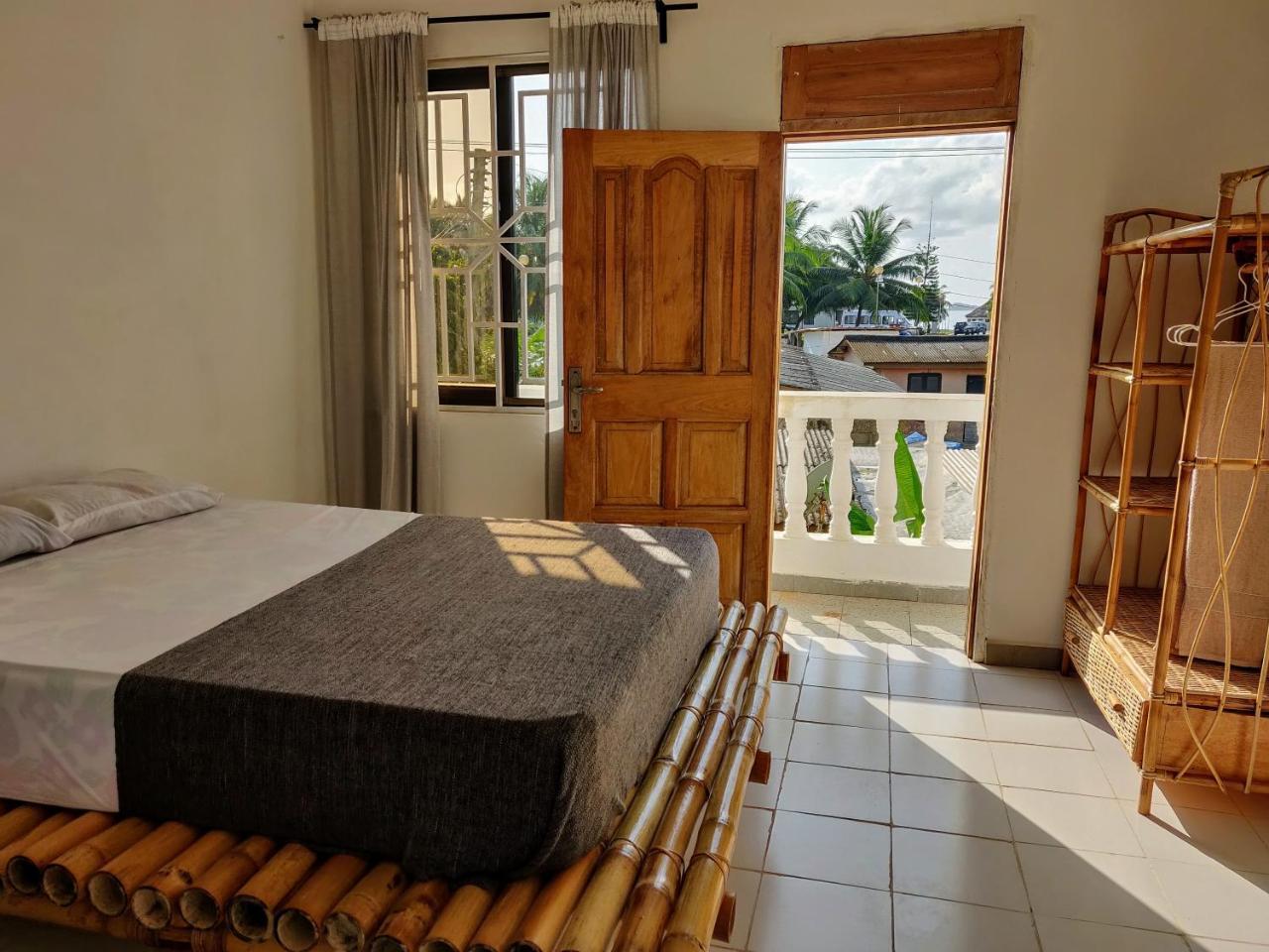 Serenity Haven Lodge Busua Exterior photo