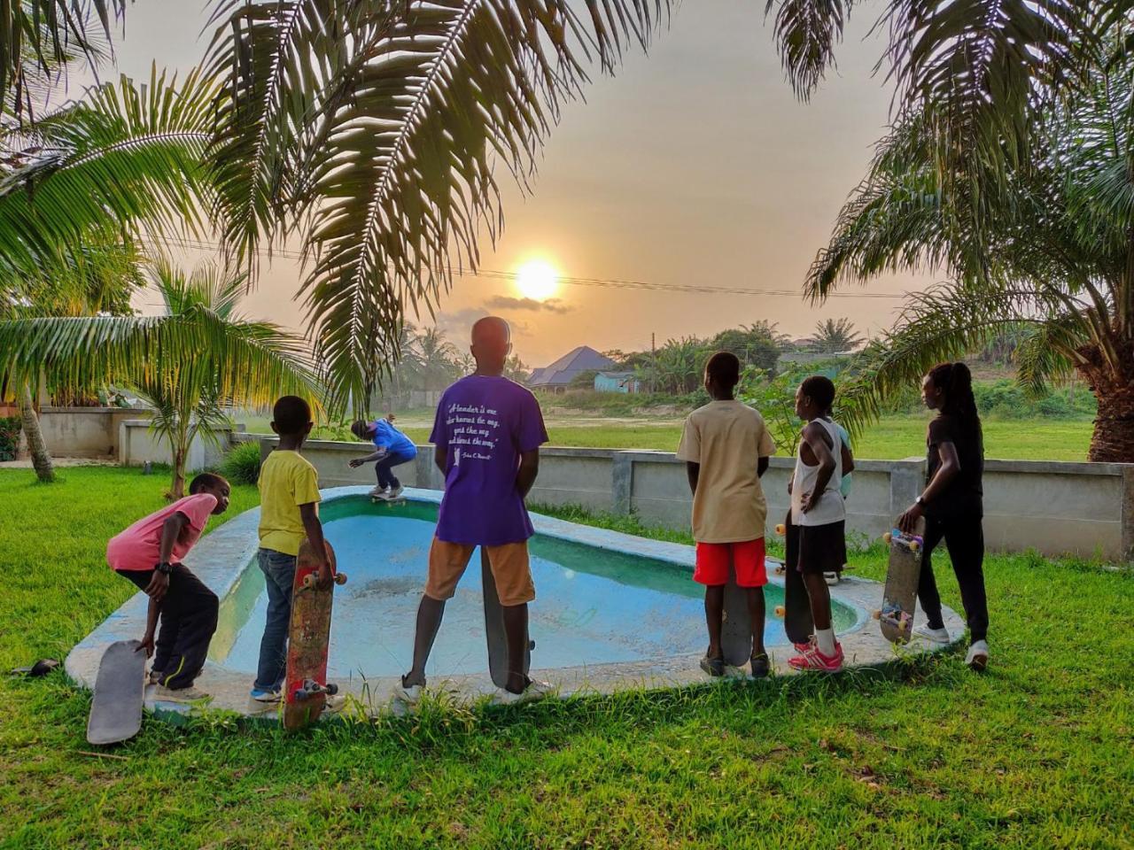 Serenity Haven Lodge Busua Exterior photo